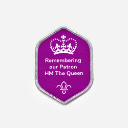 CREST - OFFICIAL MEMORIAL BADGE FOR HM THE QUEEN